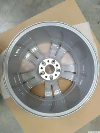 Mercedes CLS W219 9,5x18 ET33 LK112 A2194013102 – Originalfelge - Bild 4